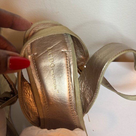 BCBG Heels Wedges Thick Straps Tan Size 10 - Picture 3 of 16